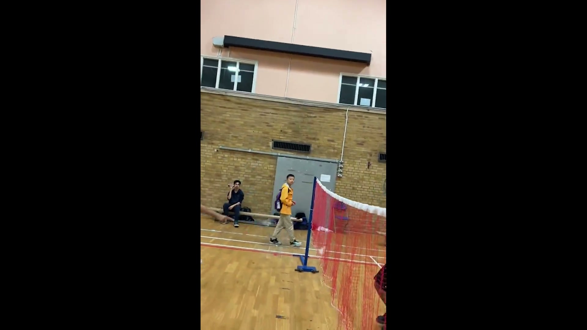 طلاب يستمتعون بالرياضة وألعاب الواقع الافتراضي